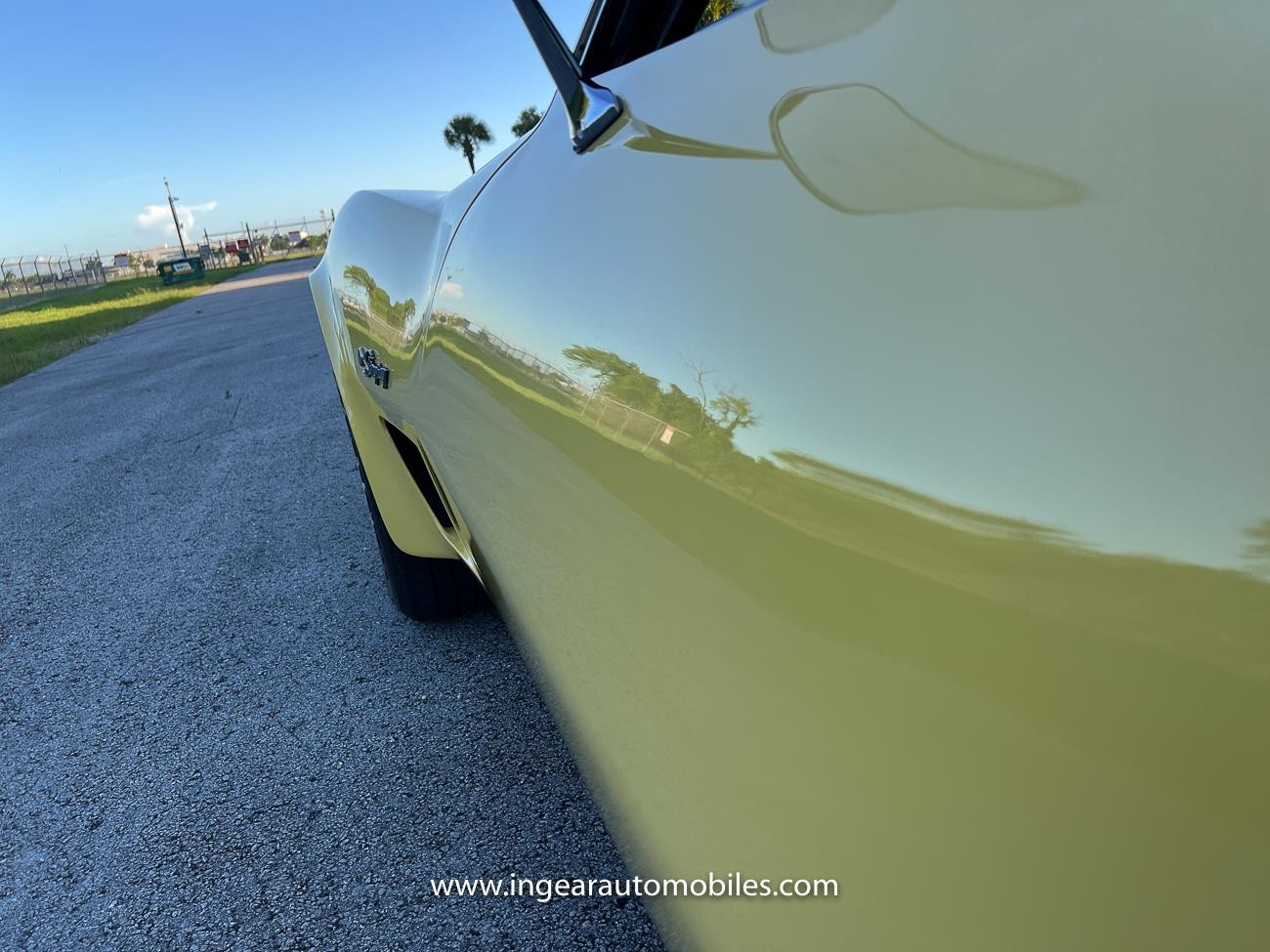Chevrolet-Corvette-1974-convertible-25