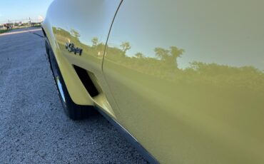 Chevrolet-Corvette-1974-convertible-26