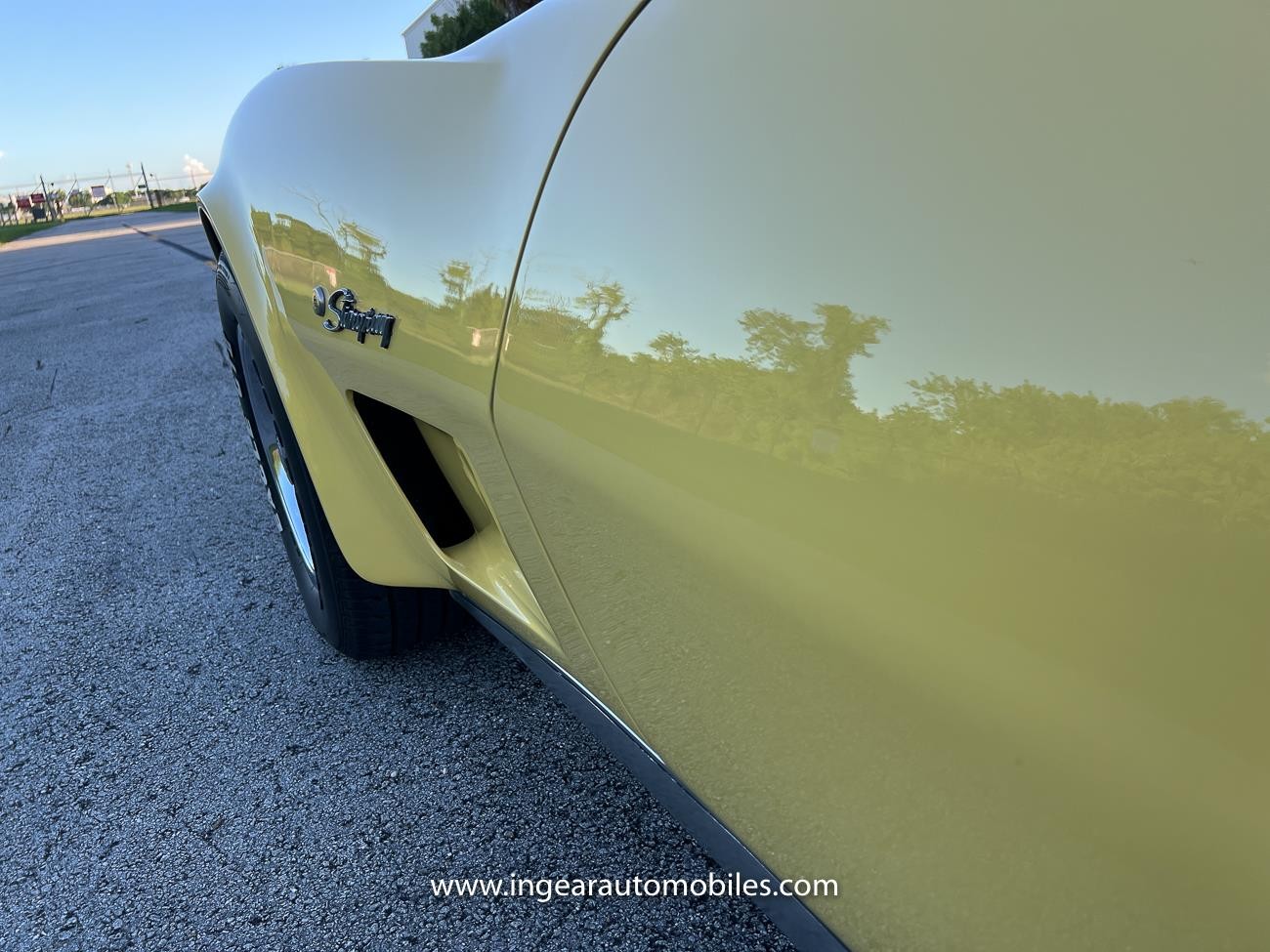 Chevrolet-Corvette-1974-convertible-26