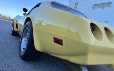 Chevrolet-Corvette-1974-convertible-27