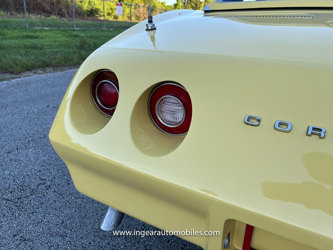 Chevrolet-Corvette-1974-convertible-28