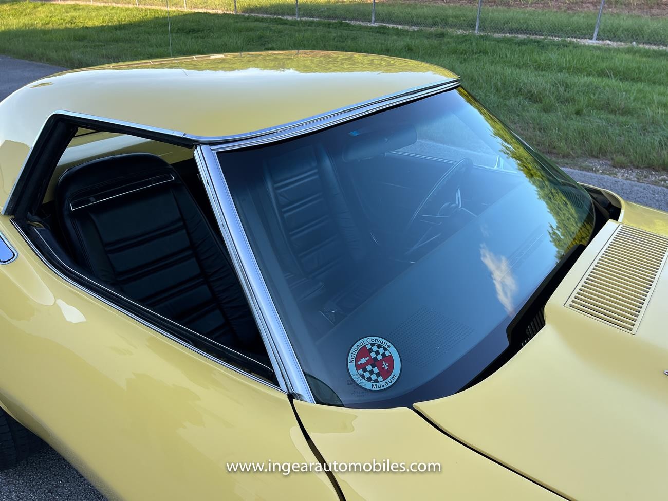 Chevrolet-Corvette-1974-convertible-35