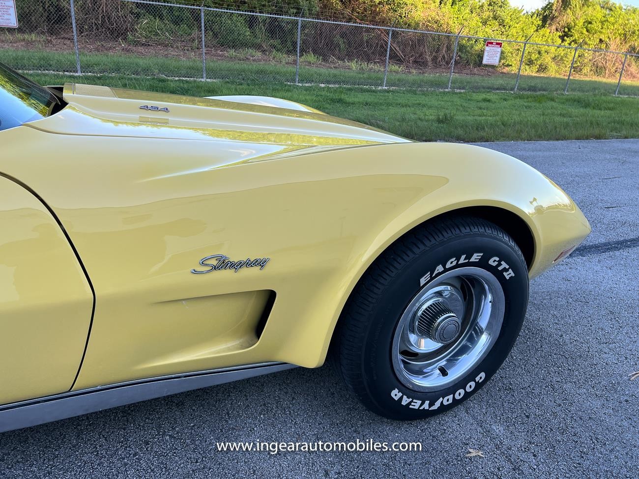 Chevrolet-Corvette-1974-convertible-37
