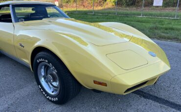 Chevrolet-Corvette-1974-convertible-39