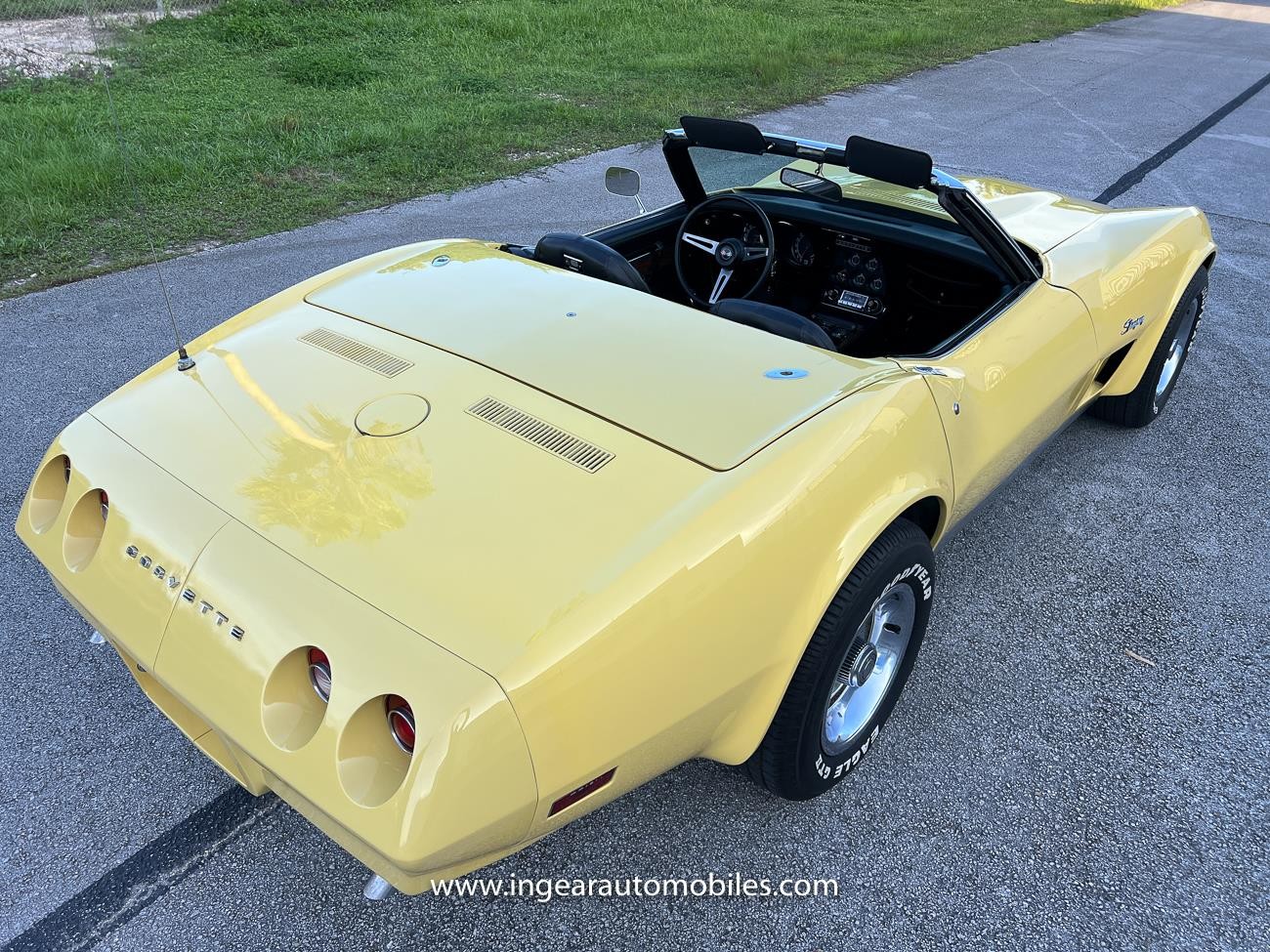 Chevrolet-Corvette-1974-convertible-6