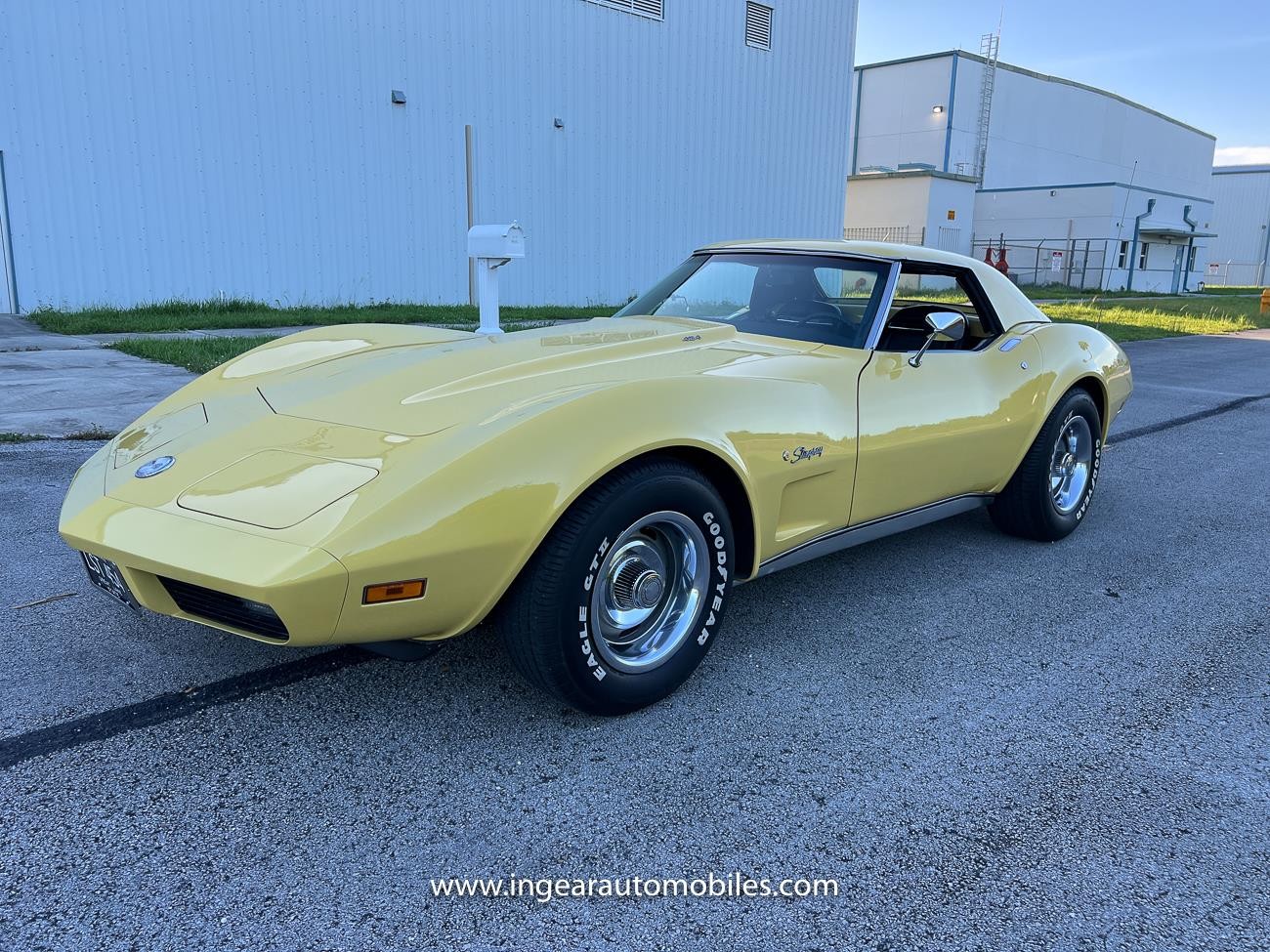 Chevrolet-Corvette-1974-convertible-9