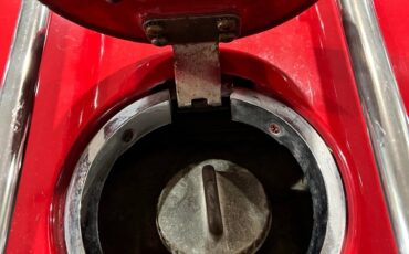 Chevrolet-Corvette-1975-13