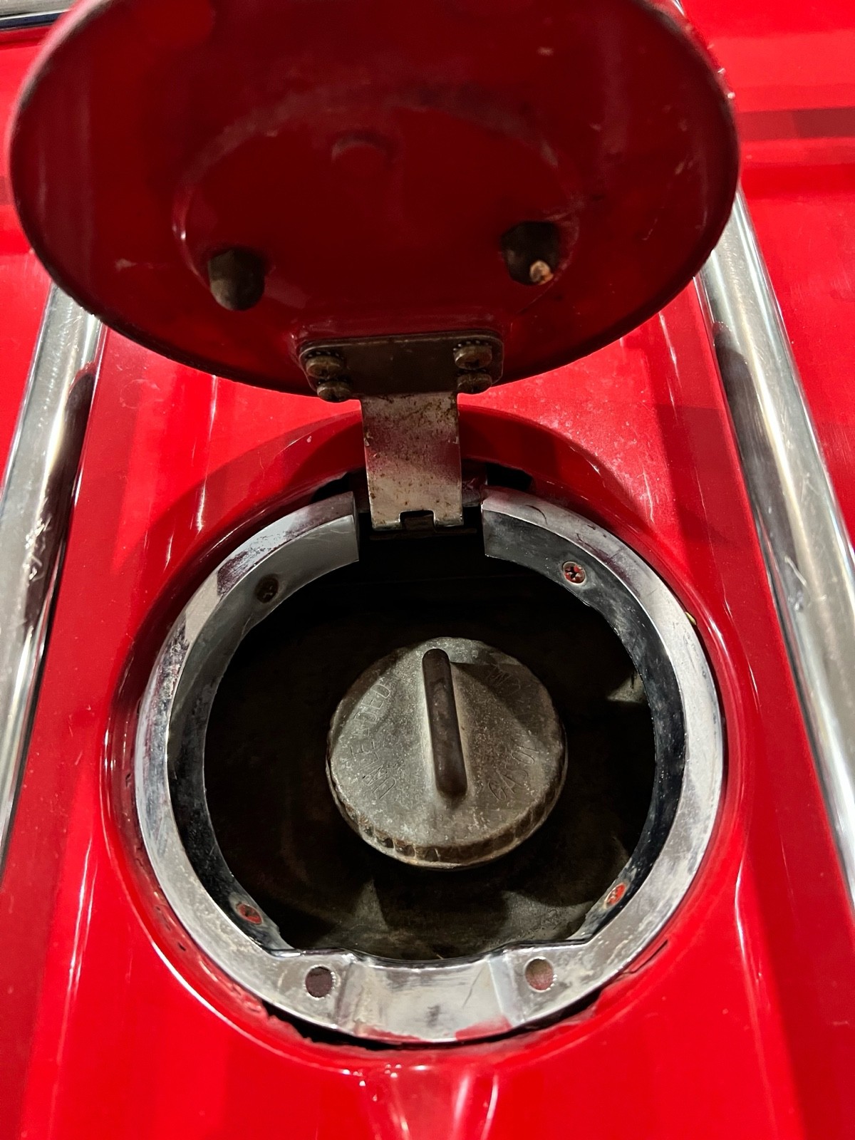 Chevrolet-Corvette-1975-13