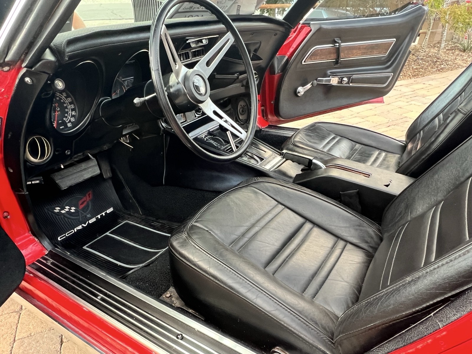 Chevrolet-Corvette-1975-15