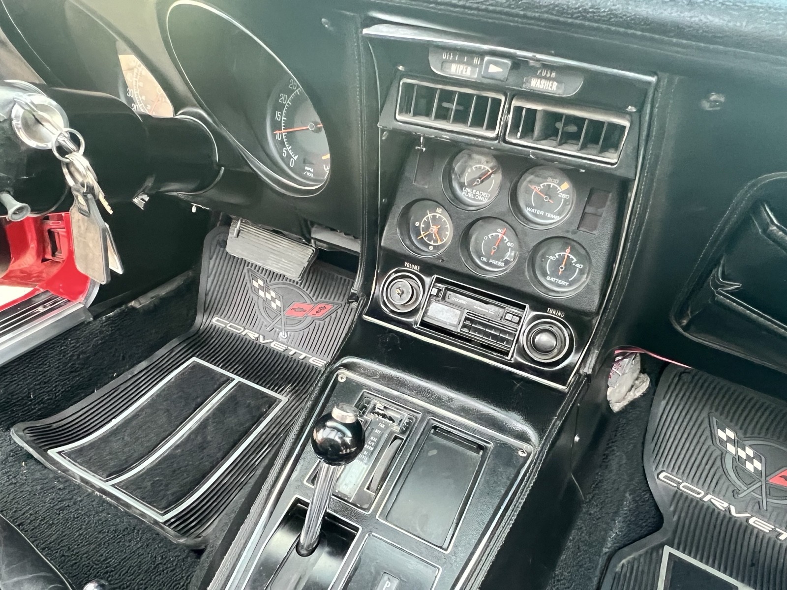 Chevrolet-Corvette-1975-16