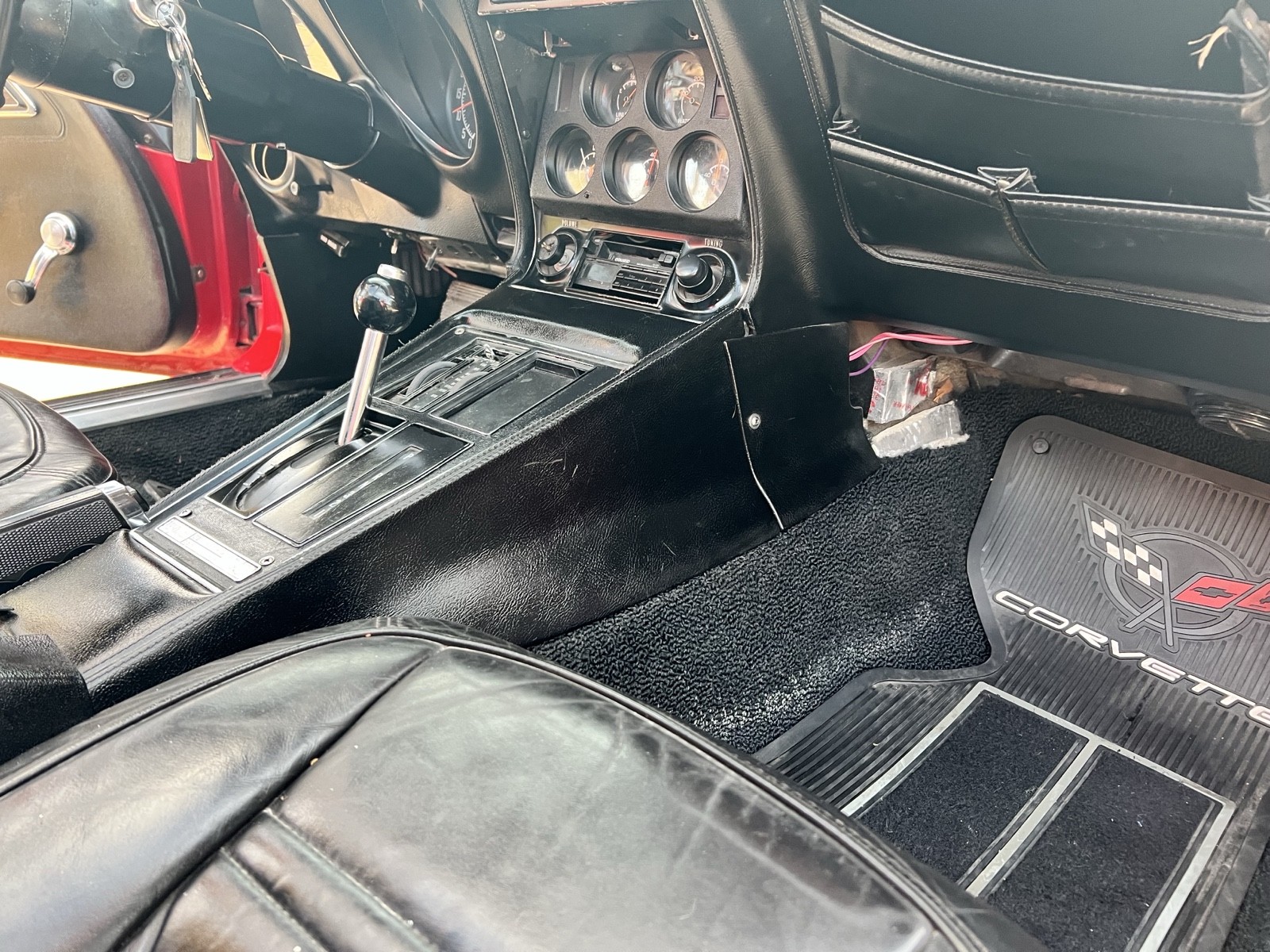 Chevrolet-Corvette-1975-19