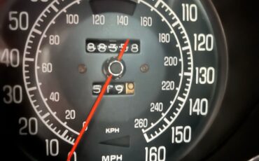 Chevrolet-Corvette-1975-22