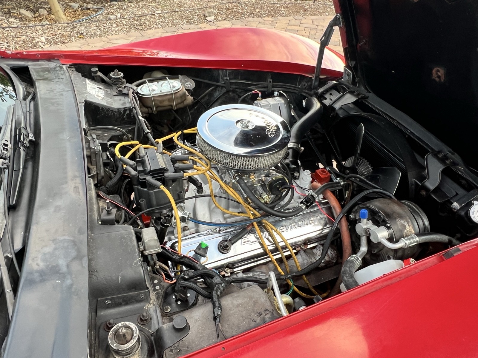 Chevrolet-Corvette-1975-25