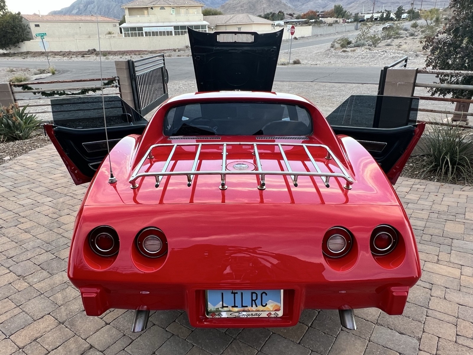 Chevrolet-Corvette-1975-3