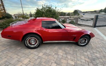 Chevrolet-Corvette-1975-4