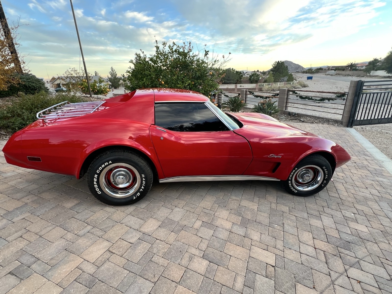 Chevrolet-Corvette-1975-4