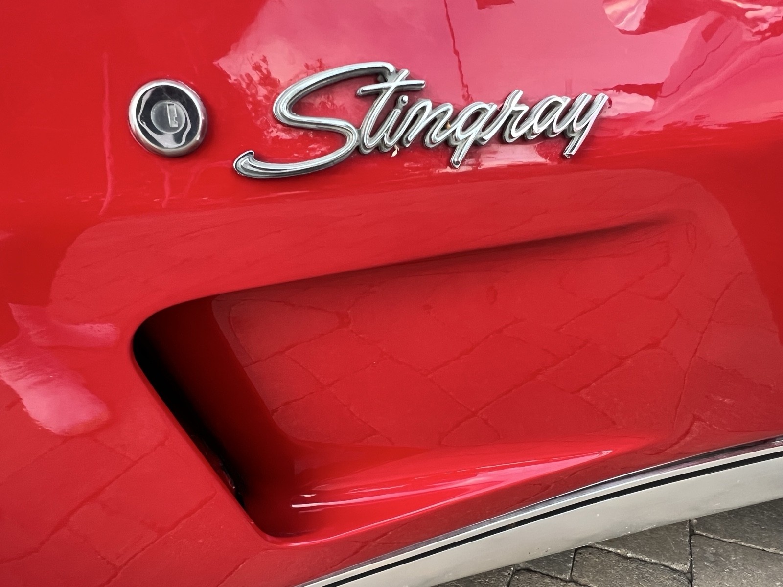 Chevrolet-Corvette-1975-5