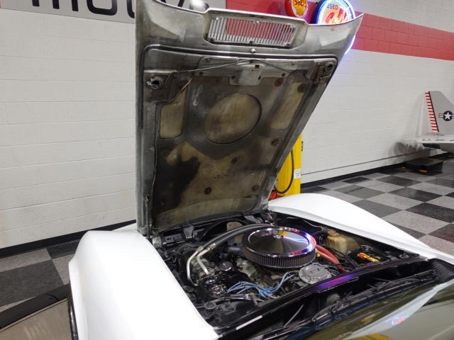 Chevrolet-Corvette-1975-5