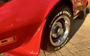 Chevrolet-Corvette-1975-9