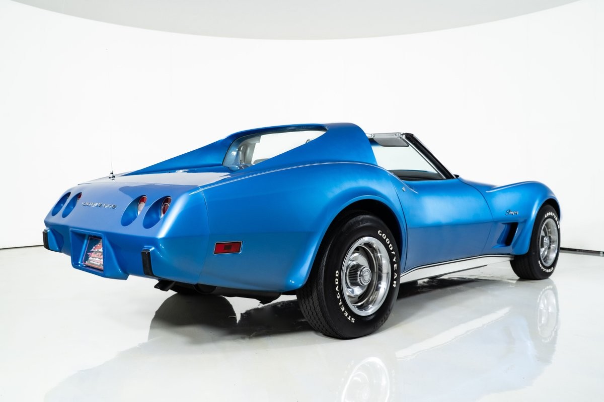 Chevrolet-Corvette-1975-Coupe-13