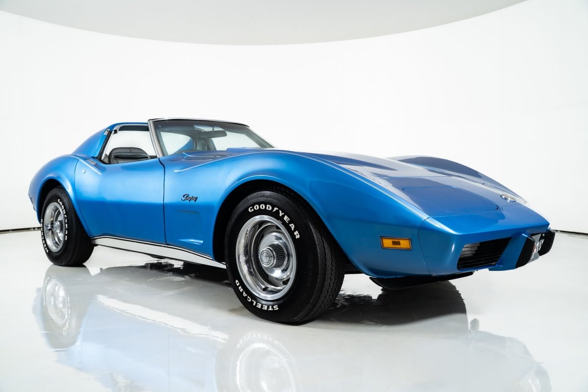 Chevrolet-Corvette-1975-Coupe-16