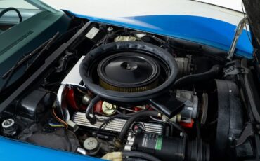 Chevrolet-Corvette-1975-Coupe-2