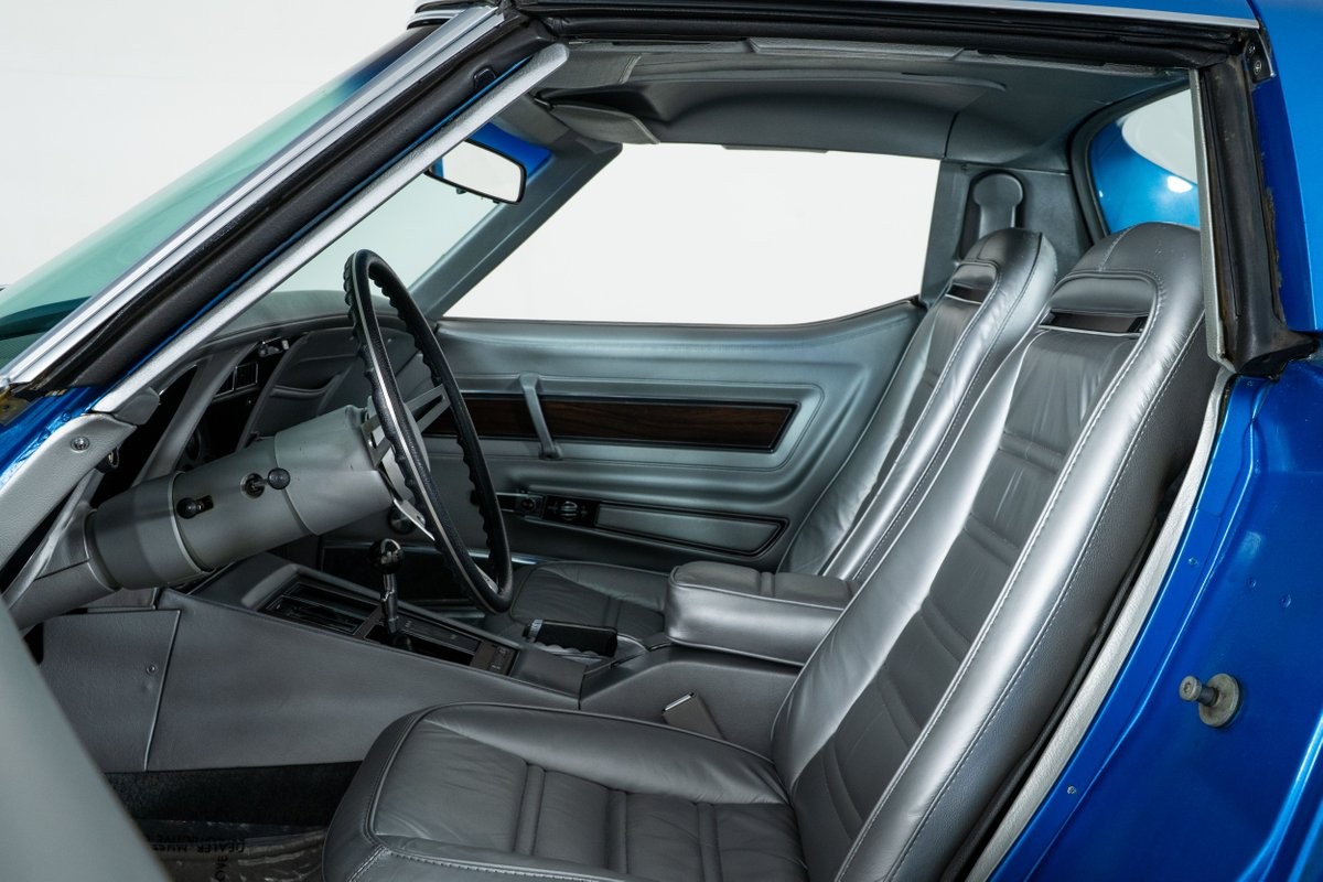 Chevrolet-Corvette-1975-Coupe-20