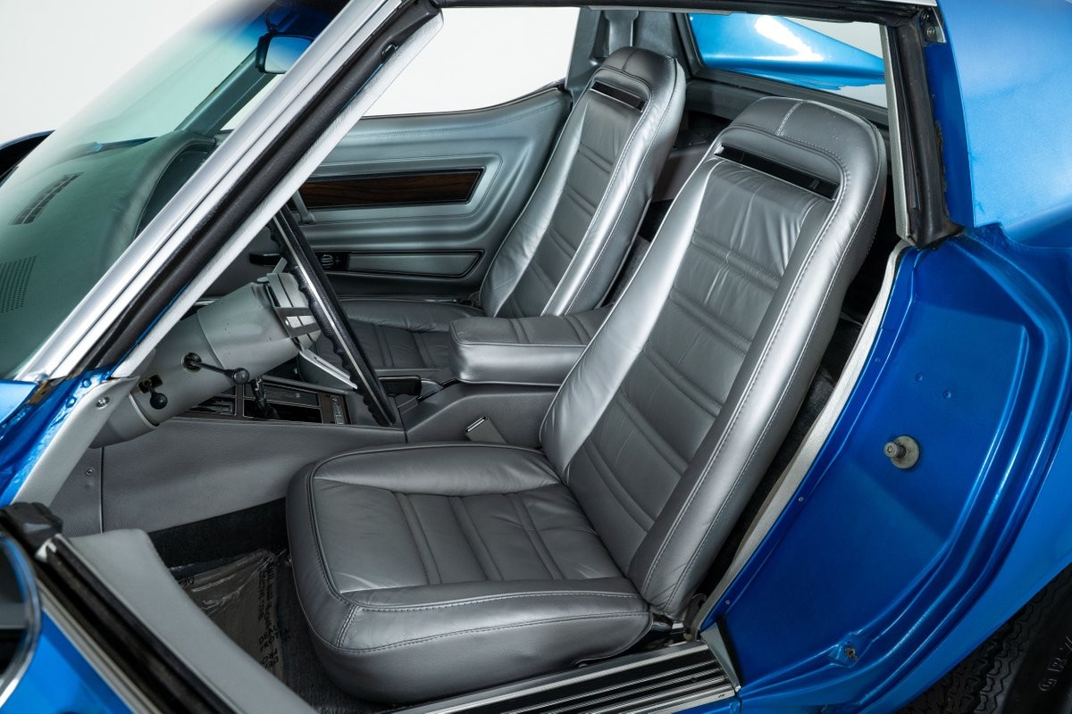 Chevrolet-Corvette-1975-Coupe-21