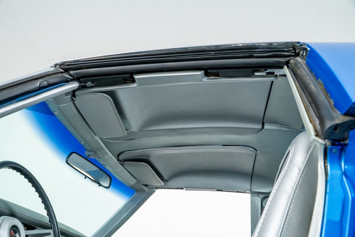 Chevrolet-Corvette-1975-Coupe-22