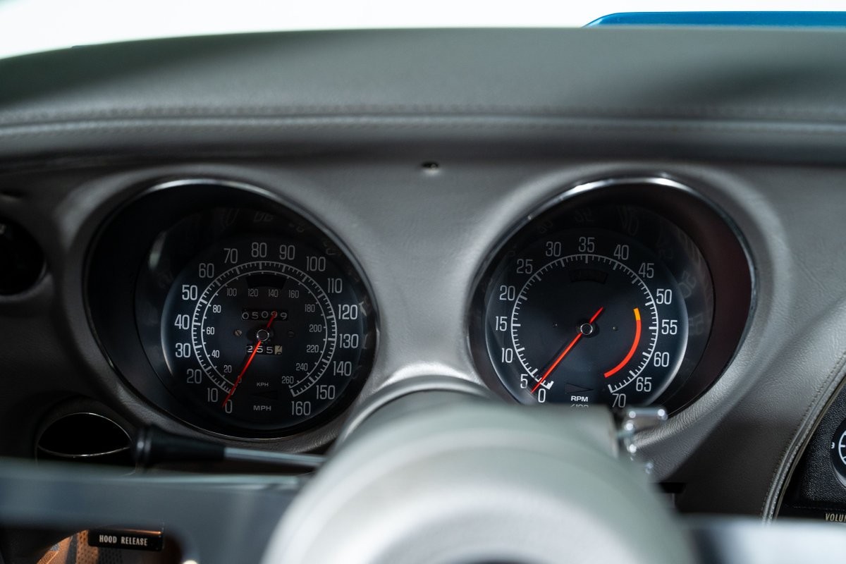 Chevrolet-Corvette-1975-Coupe-24