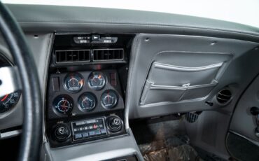 Chevrolet-Corvette-1975-Coupe-27
