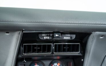 Chevrolet-Corvette-1975-Coupe-28