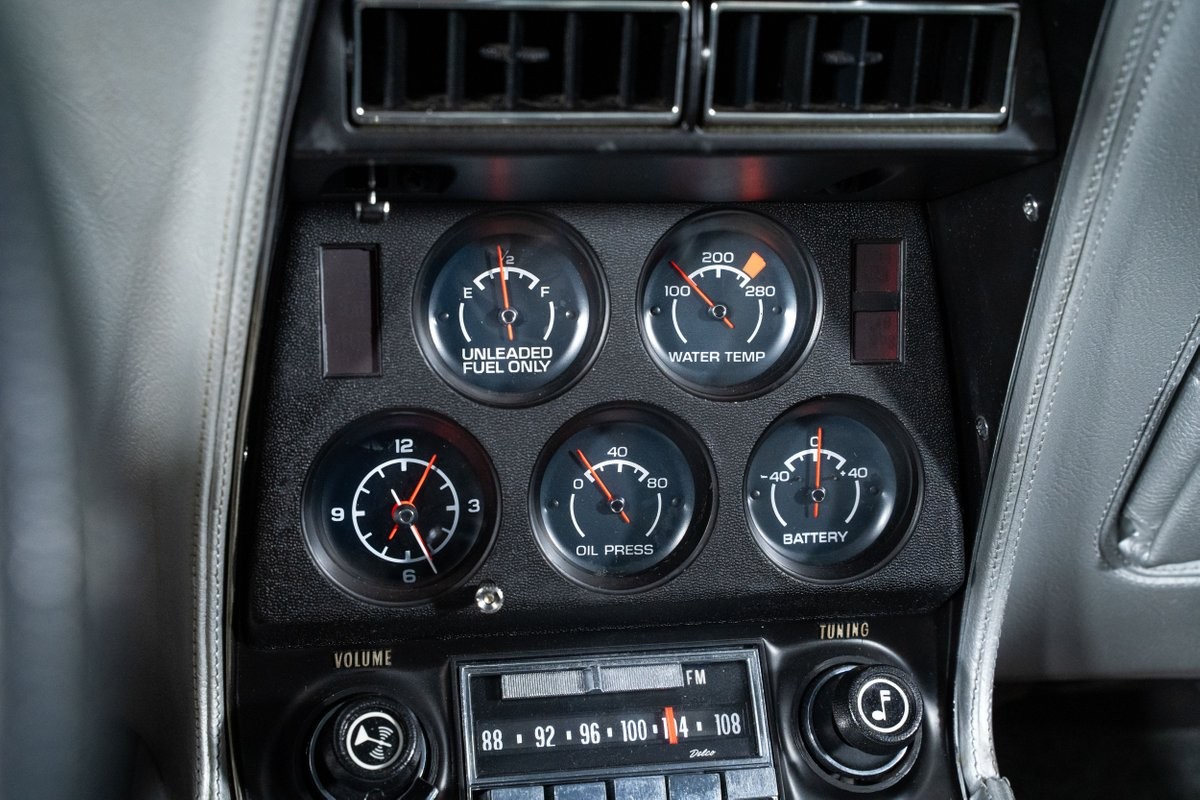 Chevrolet-Corvette-1975-Coupe-29