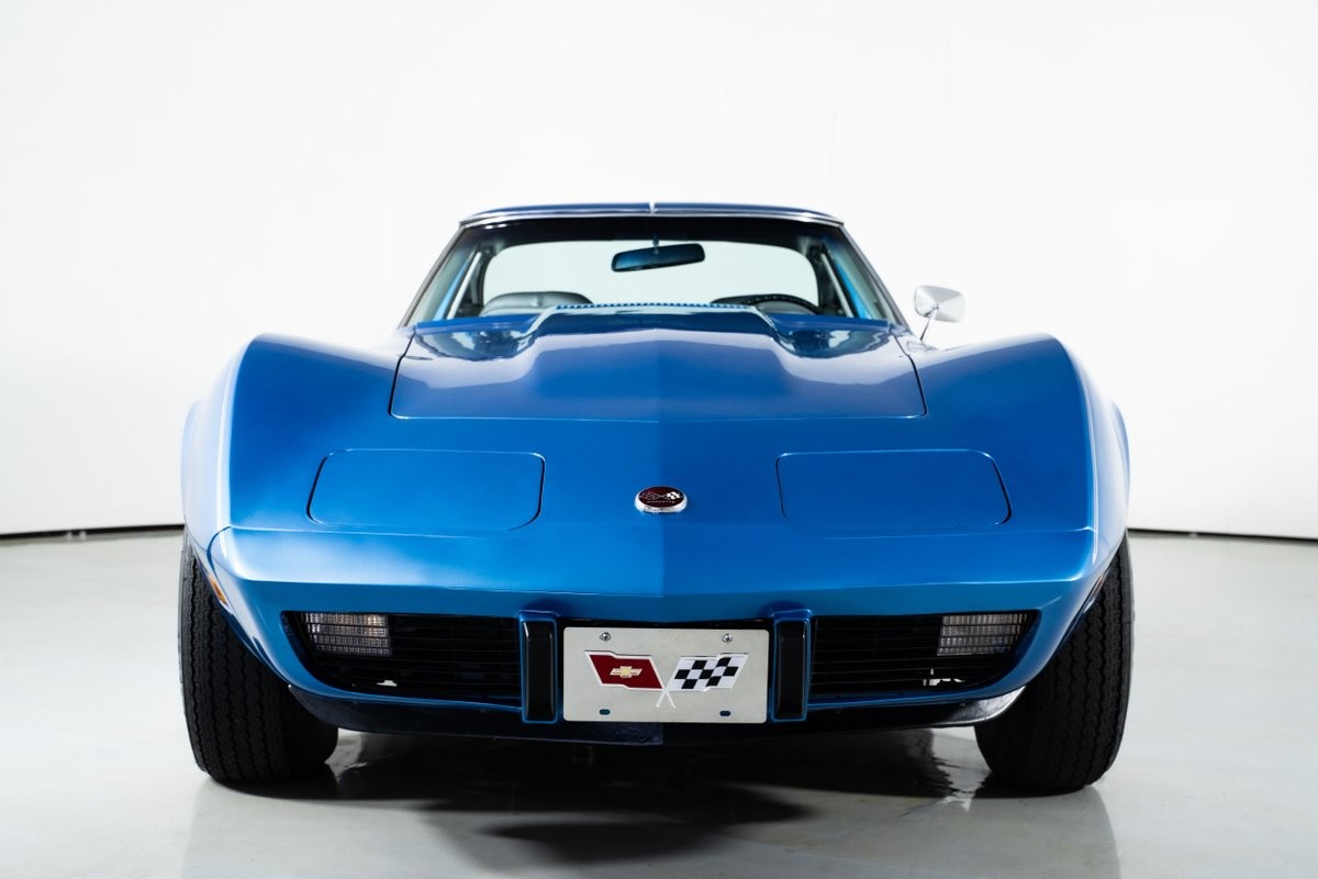 Chevrolet-Corvette-1975-Coupe-3