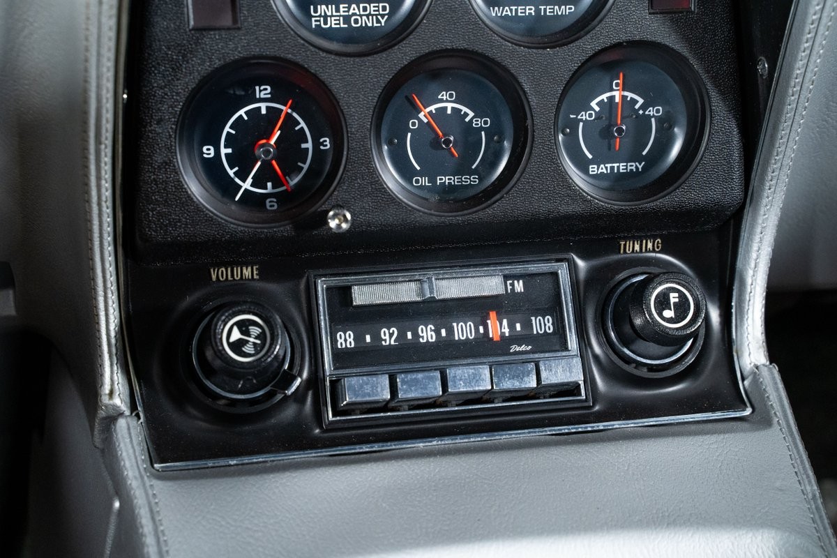 Chevrolet-Corvette-1975-Coupe-30