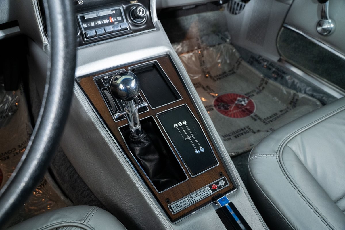 Chevrolet-Corvette-1975-Coupe-31