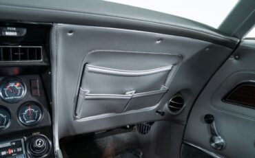 Chevrolet-Corvette-1975-Coupe-34