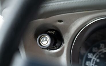 Chevrolet-Corvette-1975-Coupe-35