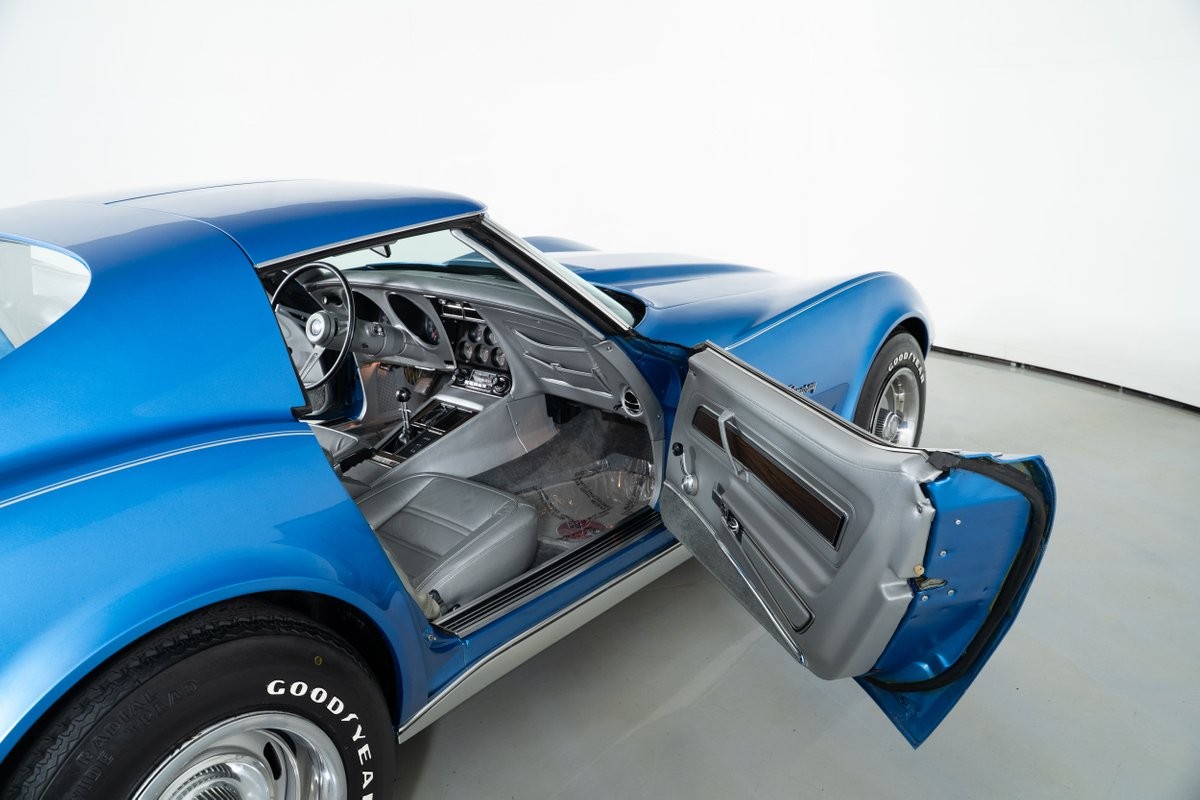 Chevrolet-Corvette-1975-Coupe-36