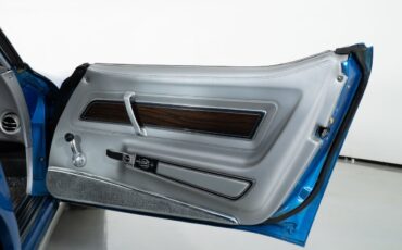 Chevrolet-Corvette-1975-Coupe-37