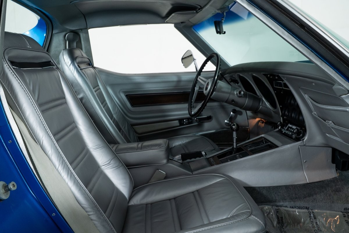 Chevrolet-Corvette-1975-Coupe-39