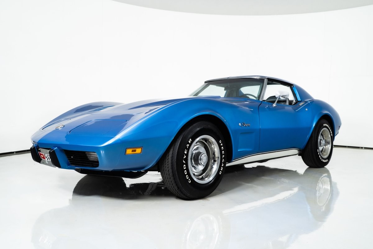 Chevrolet-Corvette-1975-Coupe-4