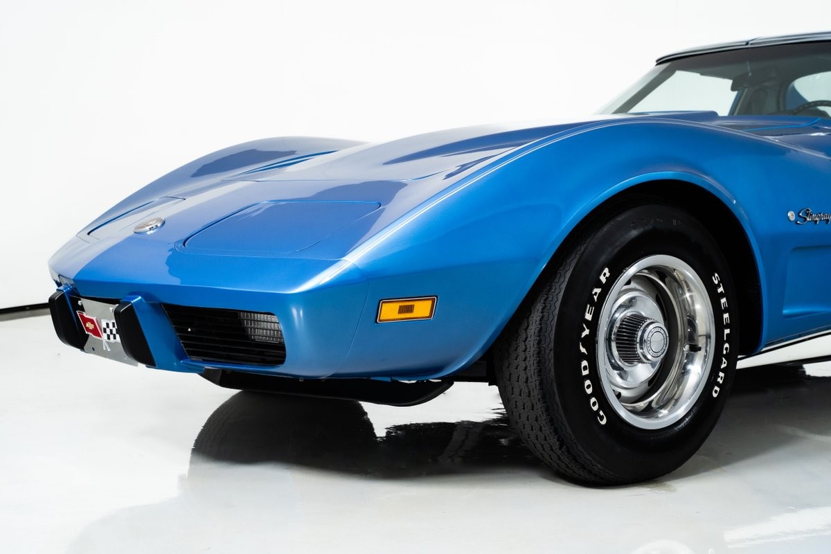 Chevrolet-Corvette-1975-Coupe-5