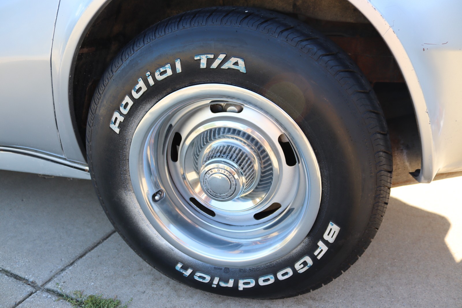 Chevrolet-Corvette-1976-13