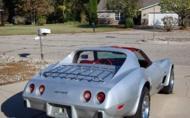 Chevrolet-Corvette-1976-14