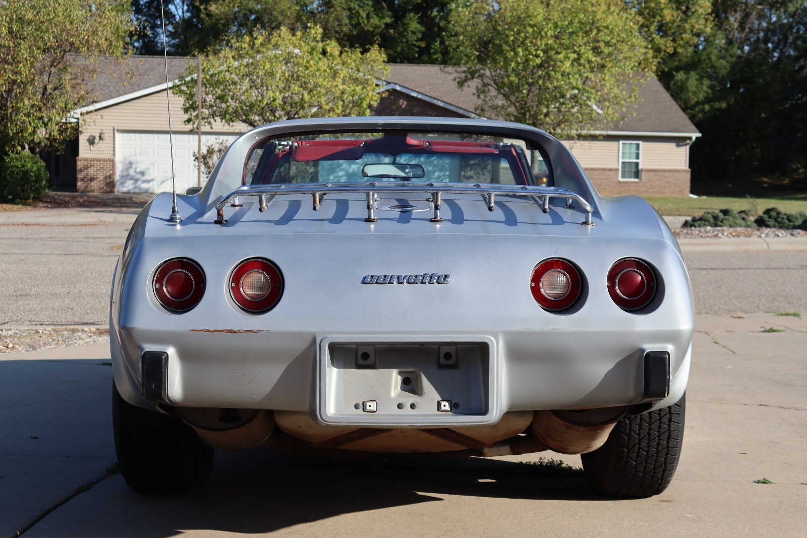 Chevrolet-Corvette-1976-2