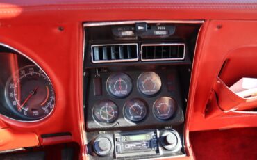 Chevrolet-Corvette-1976-21