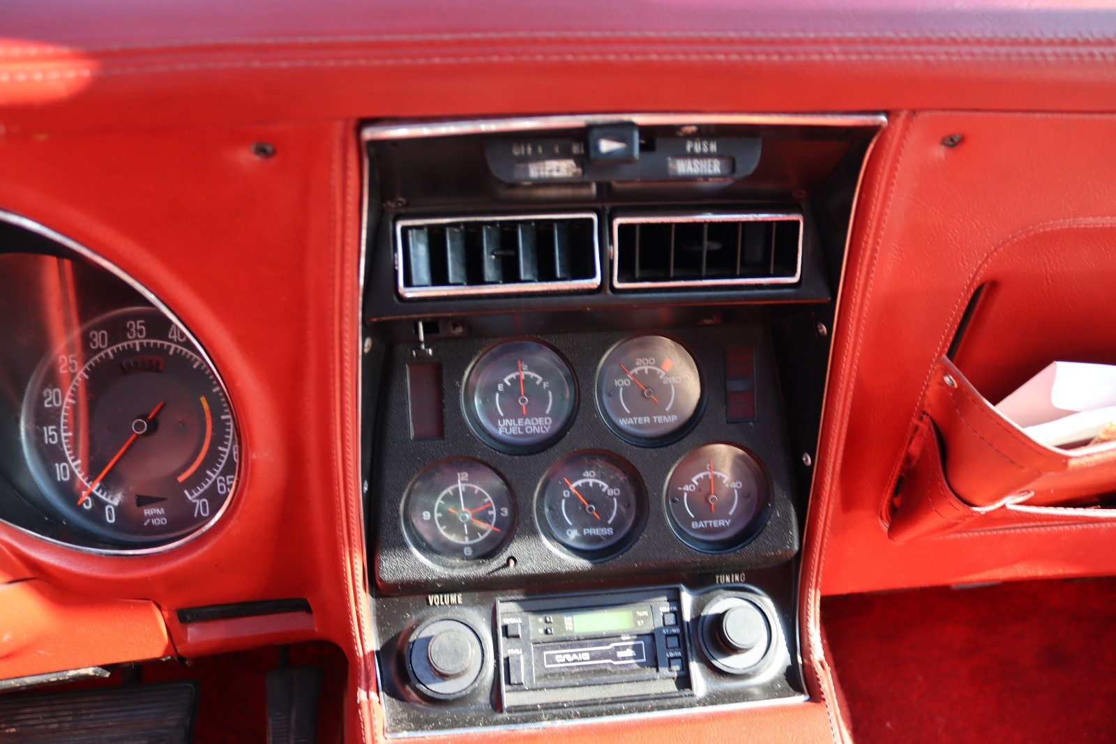 Chevrolet-Corvette-1976-21