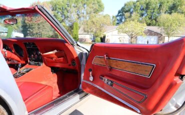 Chevrolet-Corvette-1976-22