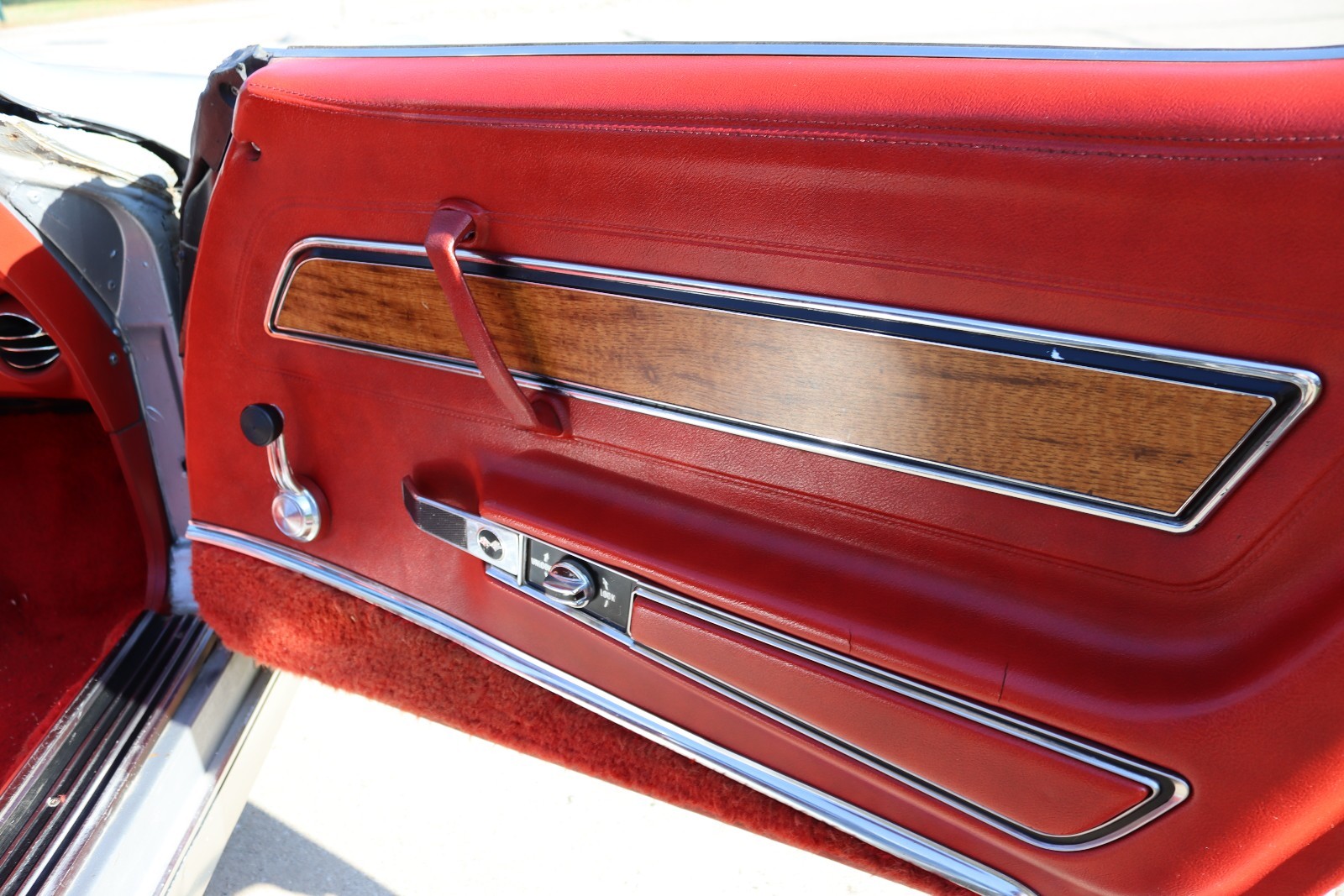 Chevrolet-Corvette-1976-23